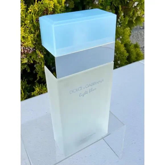 Dolce & Gabbana Light Blue Eau de Toilette Spray 100ml 3.3 Fl. Oz - Picture 3 of 4